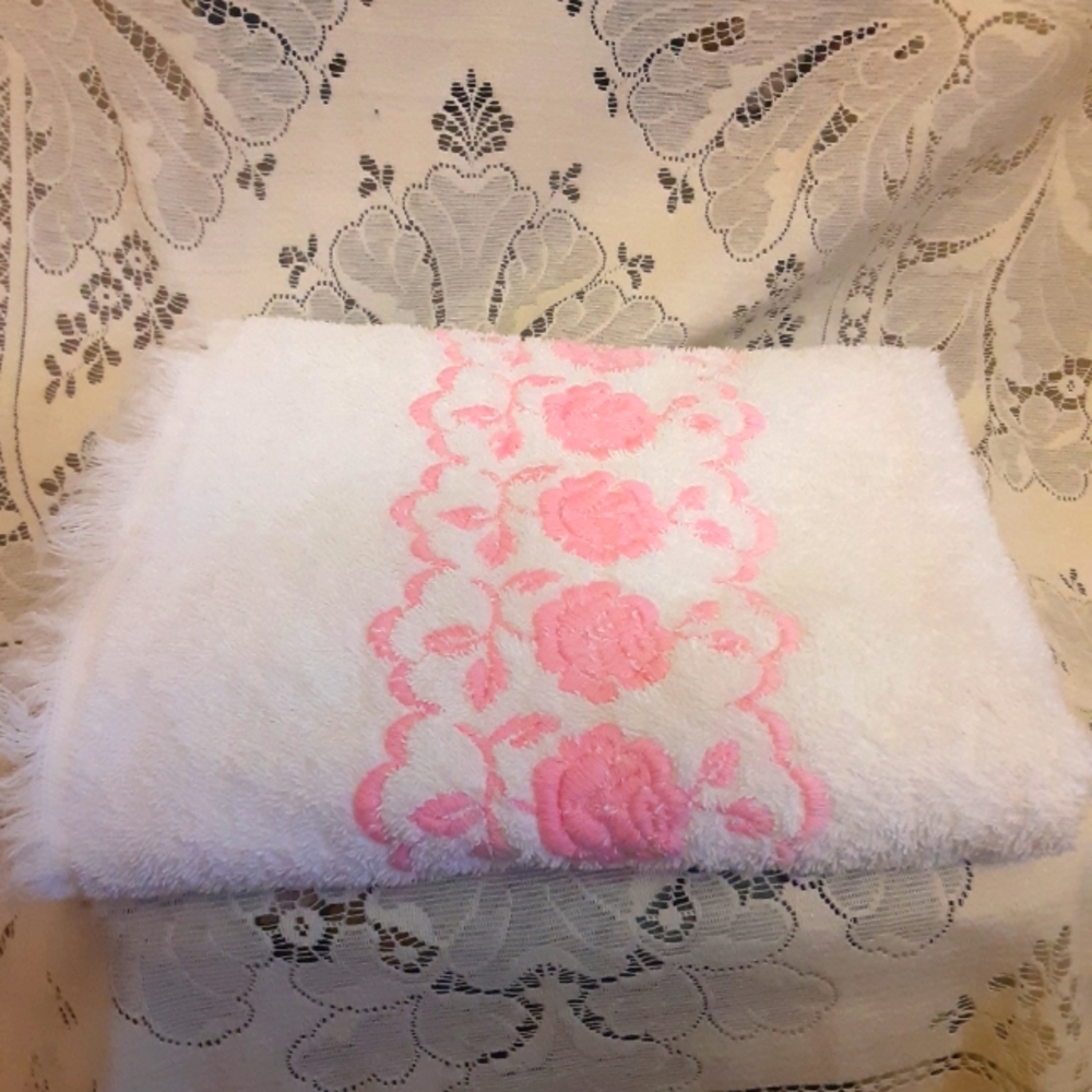 VTG Royal Terry Pink Rose White Bath Towel
